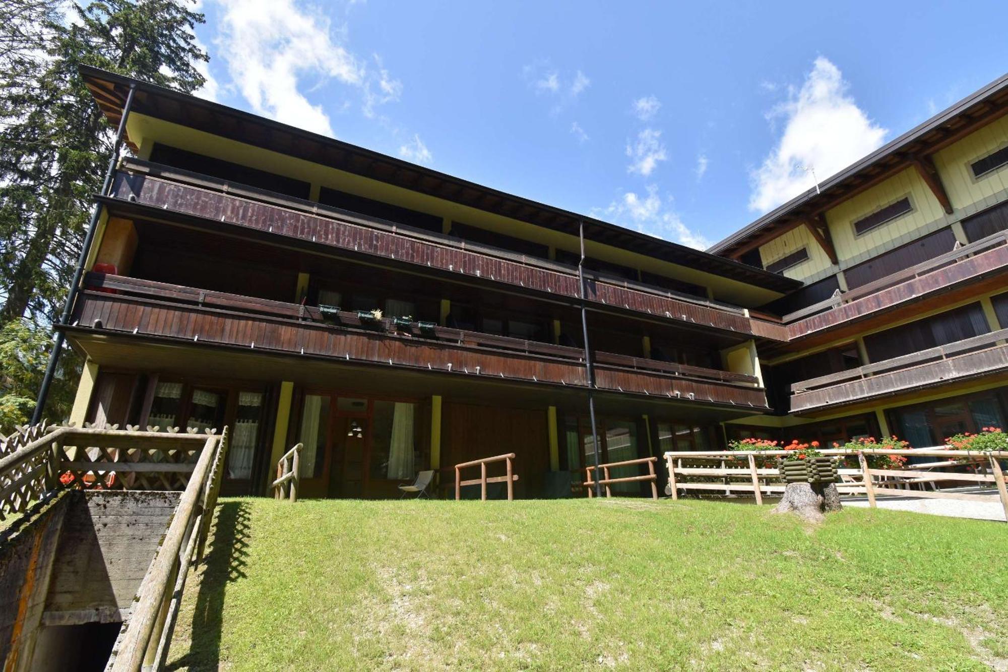 Residenza Silvana Мадона ди Кампильо Екстериор снимка