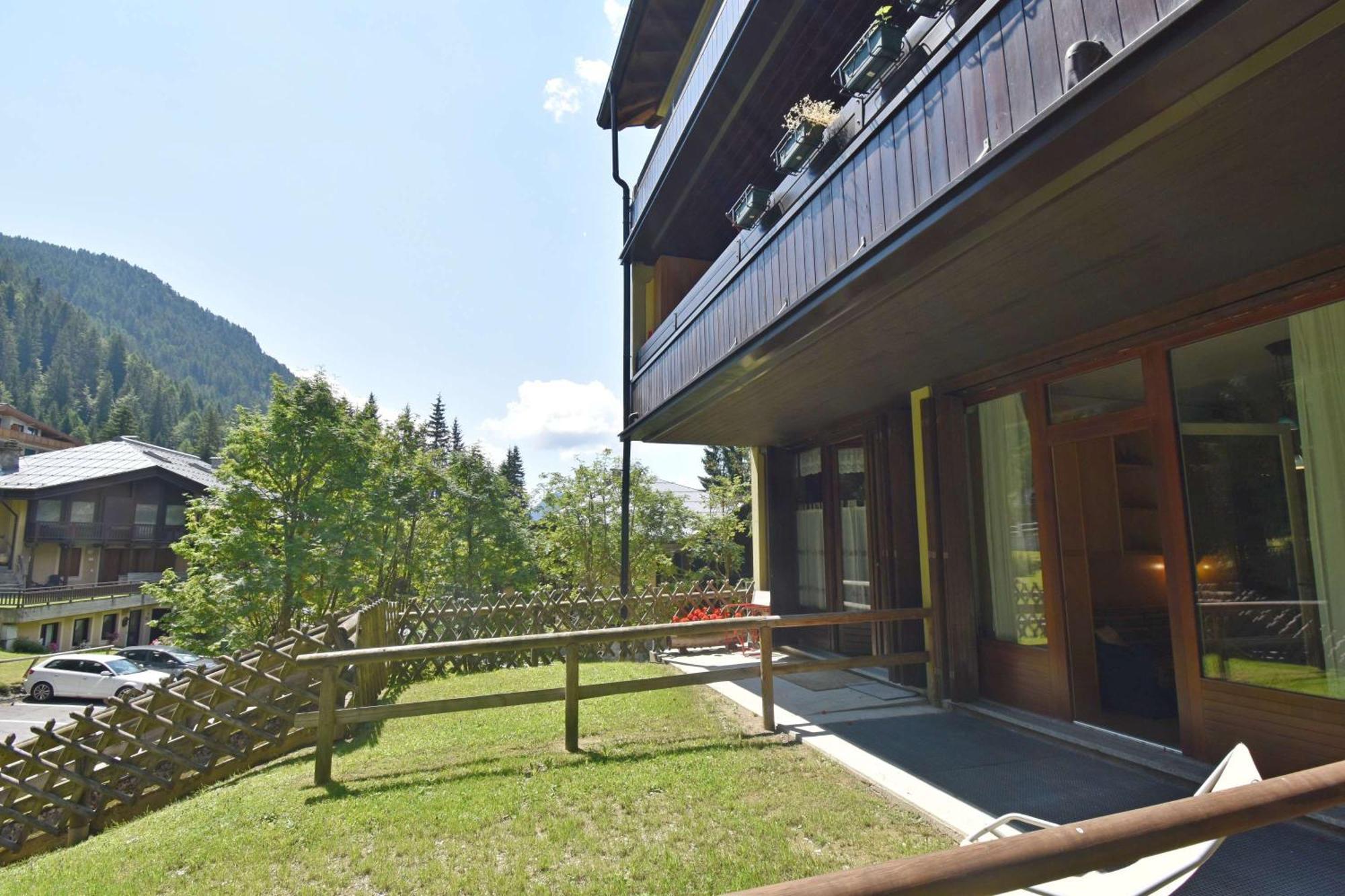 Residenza Silvana Мадона ди Кампильо Екстериор снимка